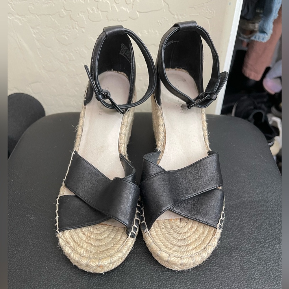 Caslon Wedges